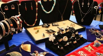Jewelry Matching Tips: Creating a High-End Look with a Small Budget